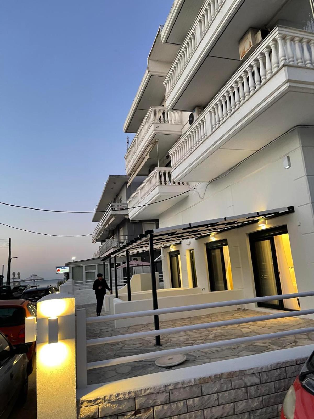 Eantos Studios And Suites Peraia  Bagian luar foto